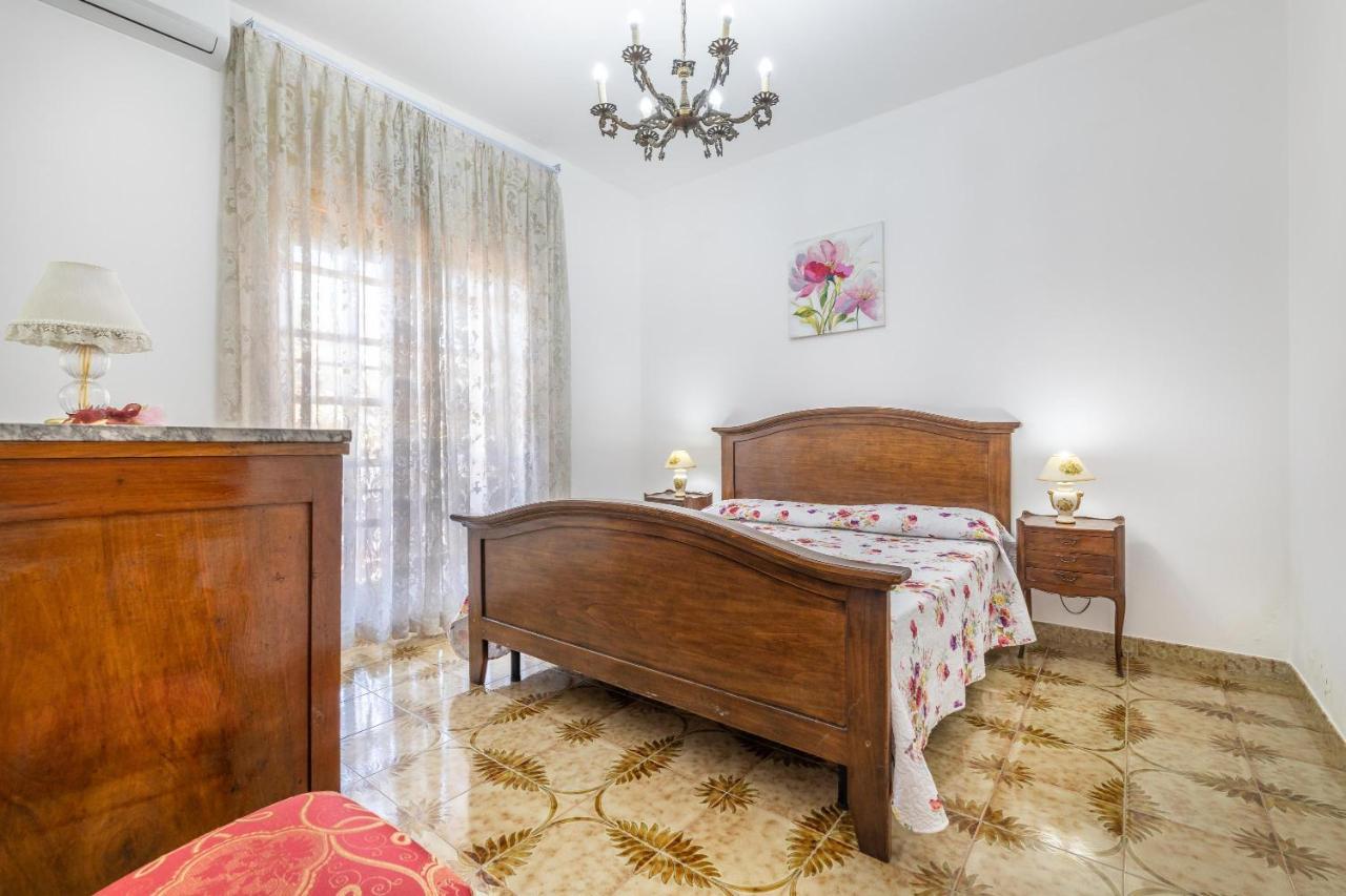 מרינה די מנקוורסה Villa Ermelinda מראה חיצוני תמונה
