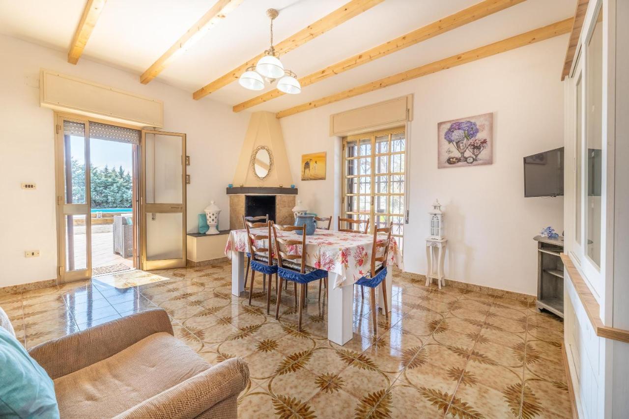 מרינה די מנקוורסה Villa Ermelinda מראה חיצוני תמונה